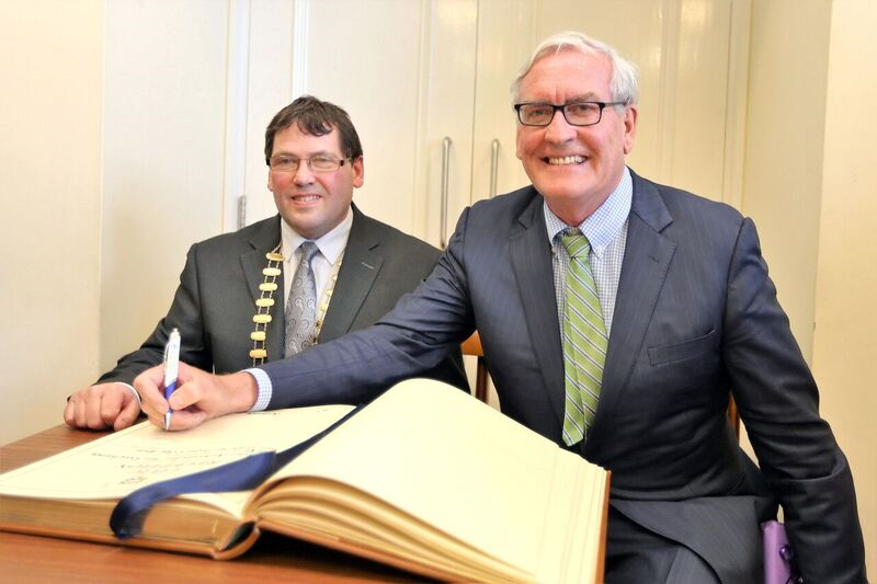 AmbassadorVickers_DistinguishedVisitorsBook