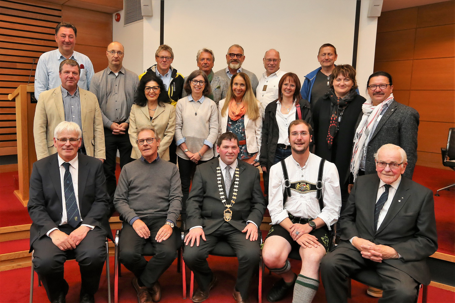 Cathaoirleach Welcomes Guests from Kempten and Crozon  Photo 4